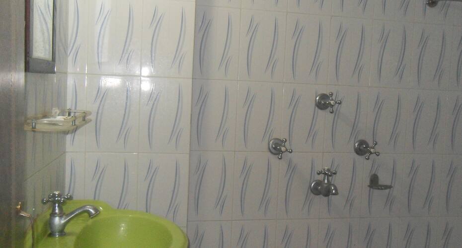 Taraknath Guest House, Siliguri 4